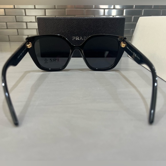 NEW Prada Oversized Square Sunglasses - Black - Picture 4 of 14